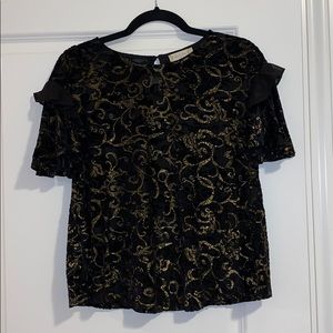 Shortsleeved ruffle top